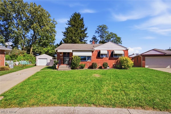 4133 BUSA OVAL, CLEVELAND, OH 44128 - Image 7e262aec2f580eee99cf0f3ea903ac65/3800599608