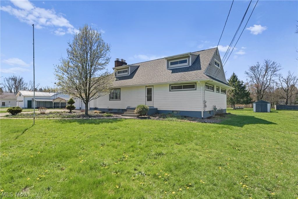 Photo of 4423 Broadway Avenue NE, Louisville, OH 44641 (MLS # 5199689)