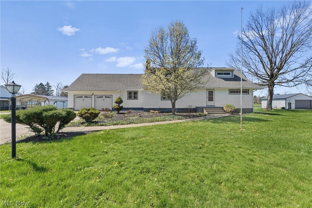 Photo of 4423 Broadway Avenue NE, Louisville, OH 44641 (MLS # 5199689)