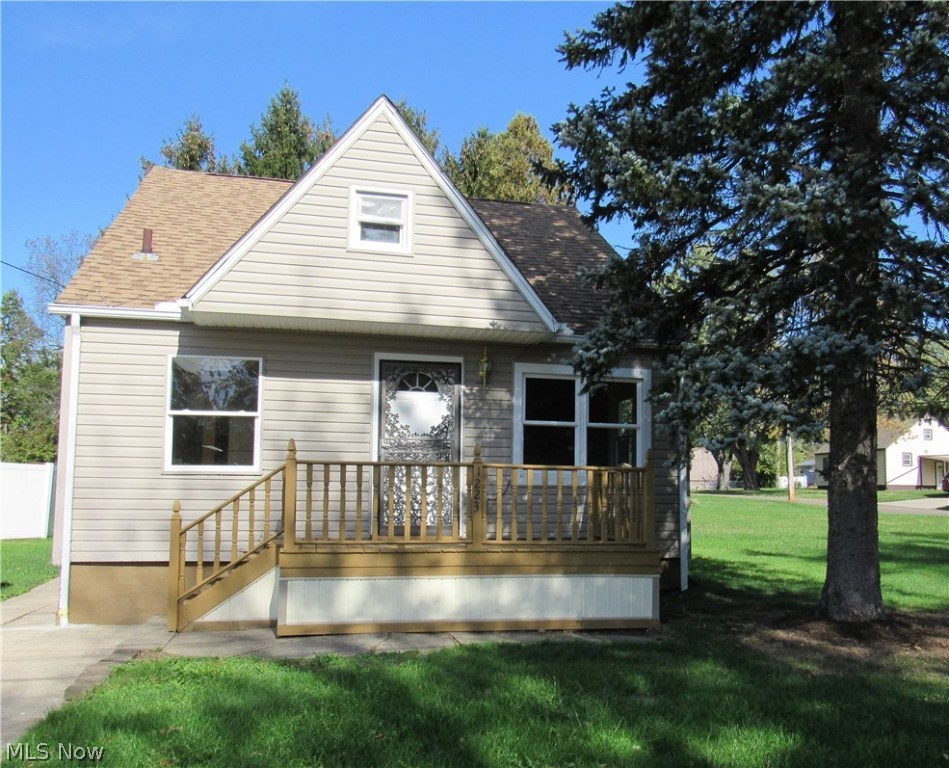 *Open House Sunday, November 5 1-2:30pm* Welcome home to this beautiful, fully renovated cape cod! Located on a dead-end street with close access to shopping and I-76, this house has refinished hardwood floors, new paint throughout, new light fixtures and doors, new plumbing, and new furnace. The kitchen and bathrooms have been fully renovated with granite counter tops. The upstairs bedroom has a large walk-in closet and is complete with brand new carpet. The bonus room can be used as a third bedroom, play room, or an office. The house also has a large side yard, wheelchair ramp, a storage shed, and all appliances stay!