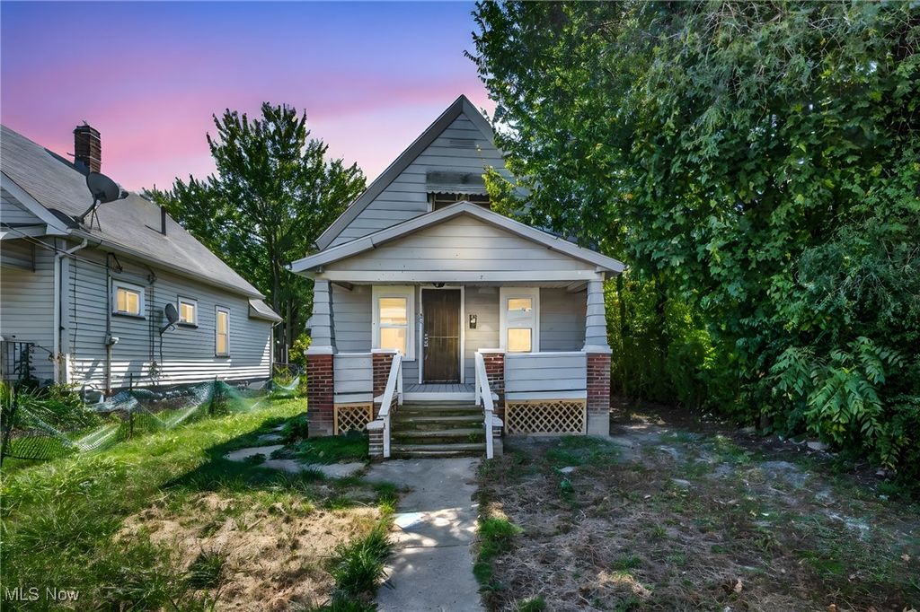 Photo of 937 W 13th Street, Lorain, OH 44052 (MLS # 5155988)