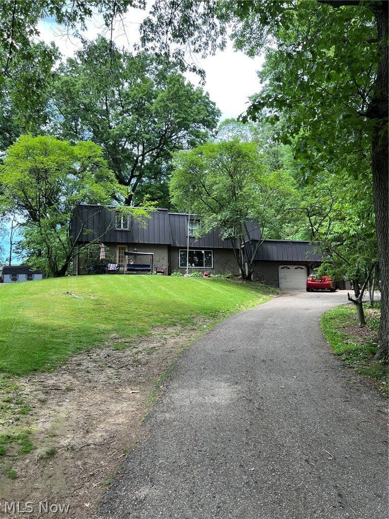 Photo of 1009 Genoa Avenue NW, Massillon, OH 44646 (MLS # 5218571)