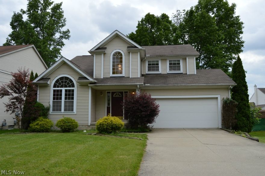 Young 1997 colonial with vaulted living/dining room, fantastic eat in kitchen w/ bay egress to the deck and ample cabinet and counter space! Step down family room with corner fireplace and picture window overlooking a private yard. 2nd floor features 3 spacious bedrooms, a jack and jill bathroom between bedrooms 2 and 3 and a spacious owner's retreat complete with roomy walk in closet and full feature glamor bathroom with garden tub, shower, double vanity and skylight. Point of sale on order.