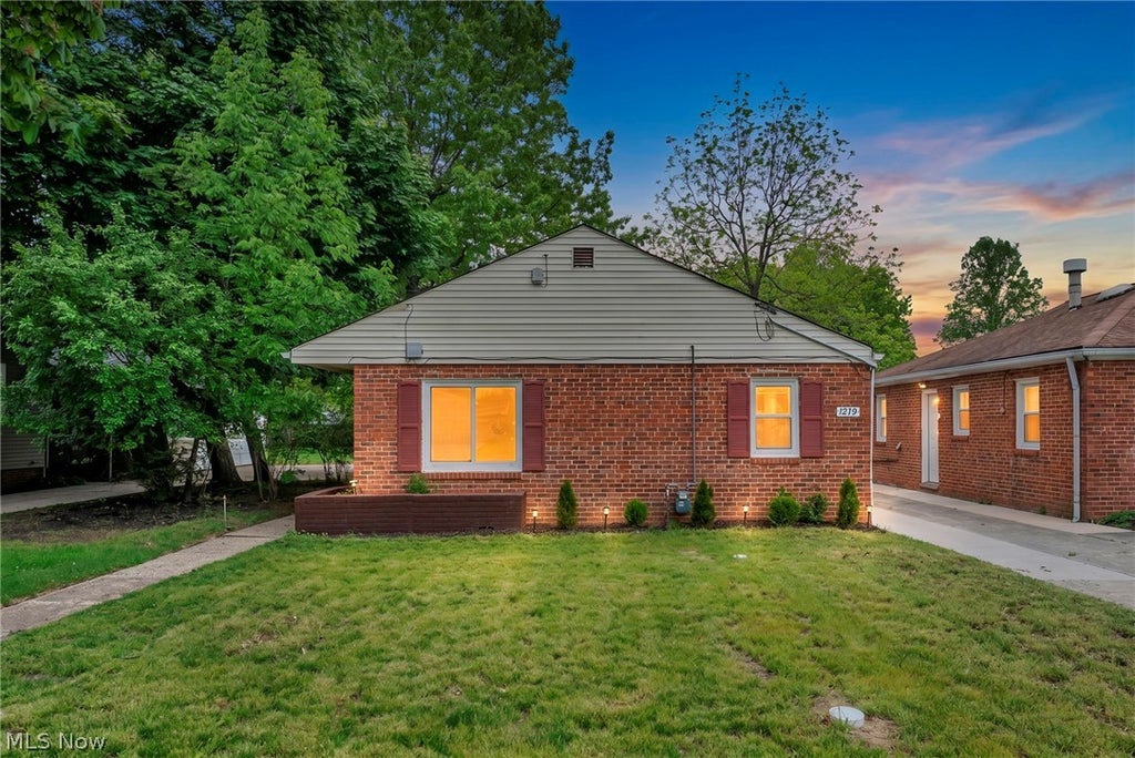 Photo of 1279 Elmwood Road, Mayfield Heights, OH 44124 (MLS # 5215450)