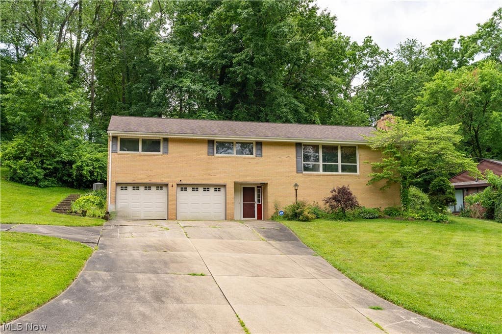 Photo of 8944 Colton Street NW, Massillon, OH 44646 (MLS # 5220158)