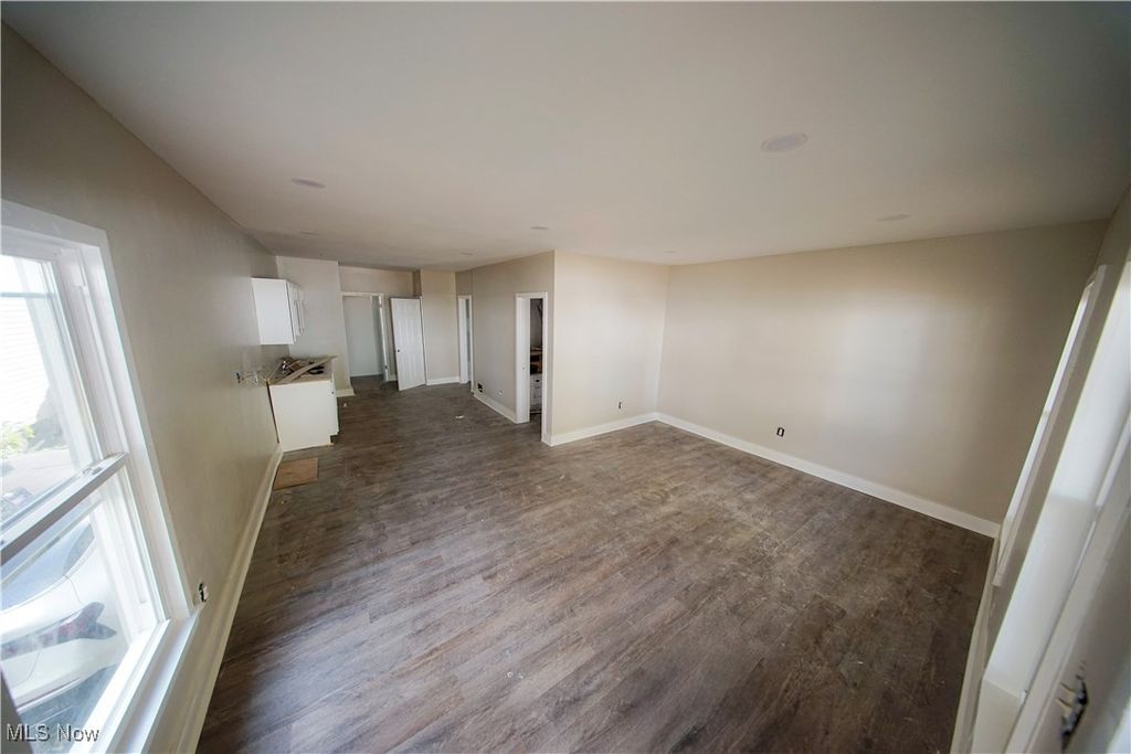 Photo of 9905 Zimmer Avenue, Cleveland, OH 44102 (MLS # 5167636)