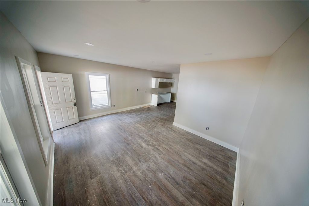 Photo of 9905 Zimmer Avenue, Cleveland, OH 44102 (MLS # 5167636)