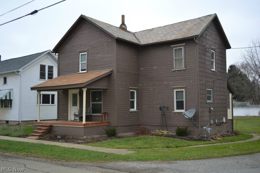 Move in ready 2 story 3 bedroom home on a 3/4 acre flat corner lot with a creek. Nice decor freshly painted with modern colors. Large 32' x 24' insulated two car garage with electric, heat, air conditioning and concrete floors. Many updates in 2013 including air conditioning, water softener, blown in insulation, most windows replaced, front porch replaced, one new garage door and a new vanity. Easy access to I 77.