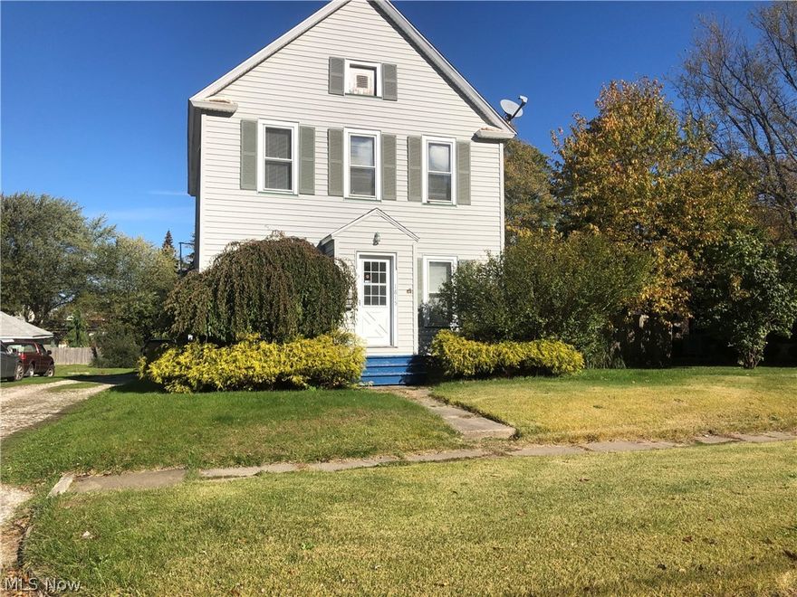 Harbor 3 bedroom, 2 bath Colonial. Eat in Kitchen, first floor laundry & half bath. 3 spacious bedrooms & full bath upstairs. New furnace in 2019. New roof in 2011. Located close to shopping, beach, restaurants. Home has plenty of room. Large deck. New roof on the detached 1 car garage. Great starter home for a growing family.