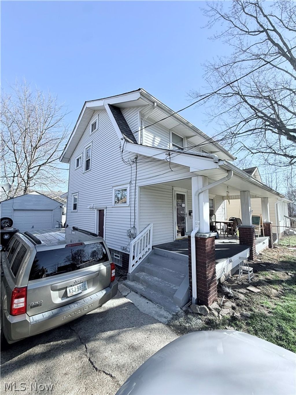 Photo of 1129 Barton Place NE, Canton, OH 44705 (MLS # 5190911)