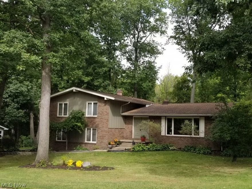 Take a look at this large and inviting home in a peaceful tree lined Howland neighborhood!  You will not be disappointed.  From the open foyer as you walk in to the large kitchen and eat in dining room, this house has a ton to offer in the way of space.  I should mention this multi-level has zero waste of square footage, every little area is usable and the closets are a plenty!!!  I could go on and on about the A+ features this home has to offer (HUGGGEEE back deck overlooking a wide and rolling backyard, also a walk out patio from the lower level, all 4 bedrooms are good size with the master having a private bath), but you should really see it for yourself.  Words can't possibly do it justice.  
This home is priced to sell fast.  Owners are motivated and ready to go.  The market is hot and this is the house you've been waiting for!  Let's put a deal together today.