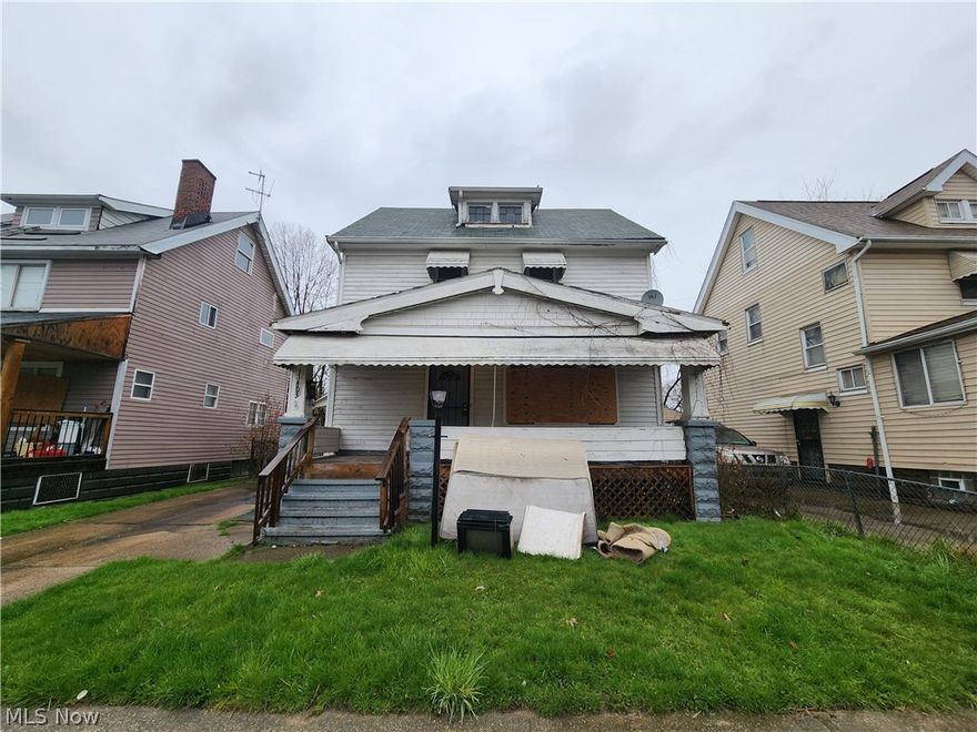 Attention investors! Large, three bedroom home with amazing rental income potential. Home needs full rehab.