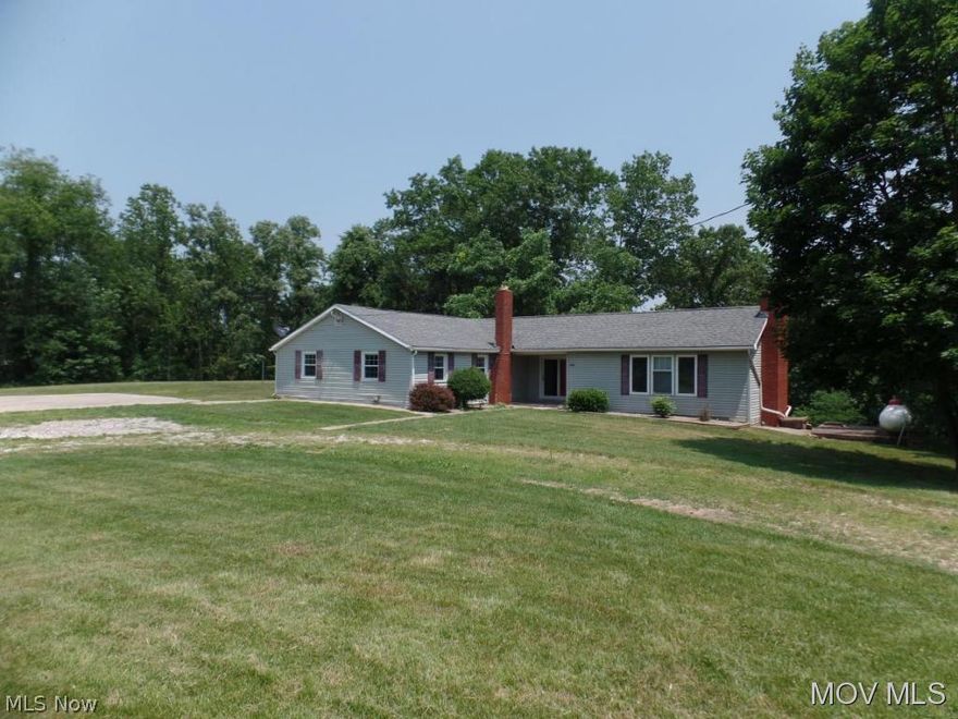 Beuatiful ranch home located in the countryside of Vincent Ohio. The home offers 3 Bedrooms and 2 Baths. Spacious family room with natural light and fireplace. Centrally located kitchen with Stainless Steel Appliances and Oak cabinets. The home sits on 1.41 acres of land and 2 outbuildings and parking pad for vehicles. Recently updated and with new windows  Elem: Warren Elementary School  Elem/Bus: Y  JrHigh: Warren Middle  JrHigh/Bus: Y  High: Warren High School  High/Bus: Y  Fire: VOL  Police: SHF  ;SQFT=Fin L1:1483, Fin Above:1483, Fin Total:1483, Unfin Bsmt:741, Unfin Above:741;PRKG= Off Street, Parking Pad