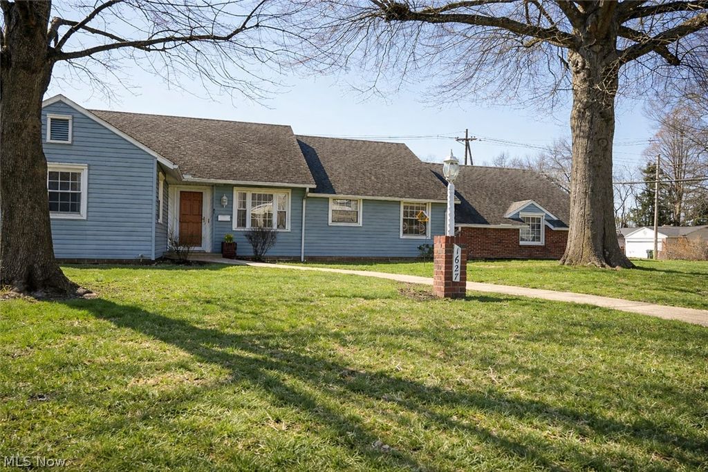 Photo of 1627 Bayberry Lane, Coshocton, OH 43812 (MLS # 5197142)
