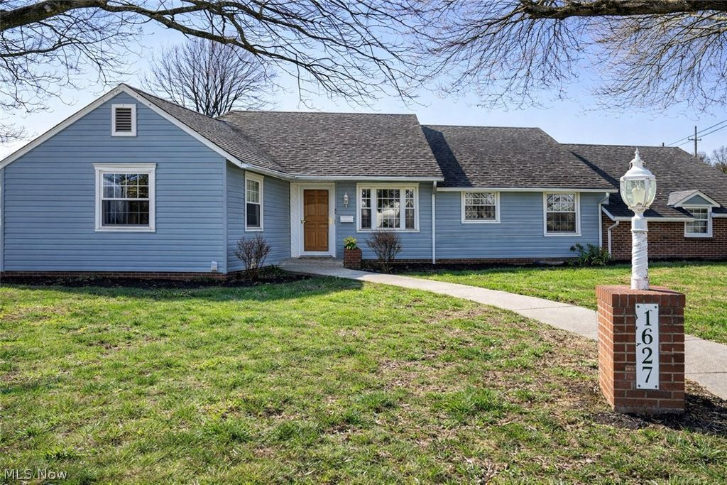 Photo of 1627 Bayberry Lane, Coshocton, OH 43812 (MLS # 5197142)