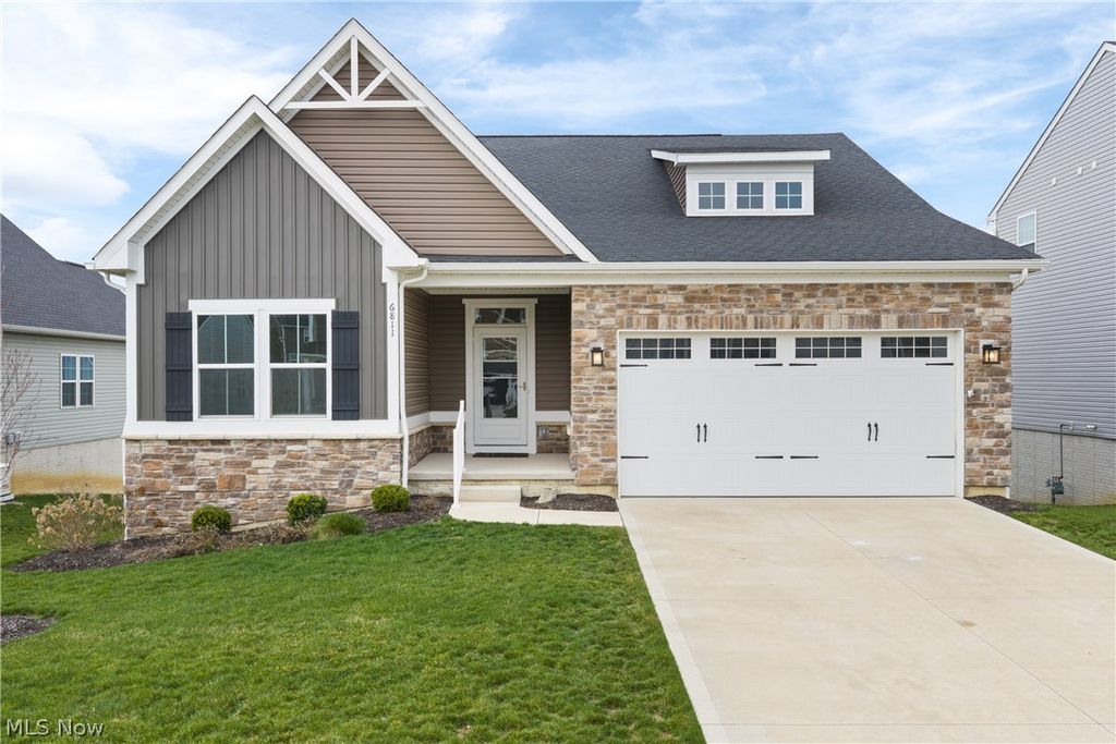 Photo of 6811 Harrington Court Avenue NE, Canton, OH 44721 (MLS # 5195928)