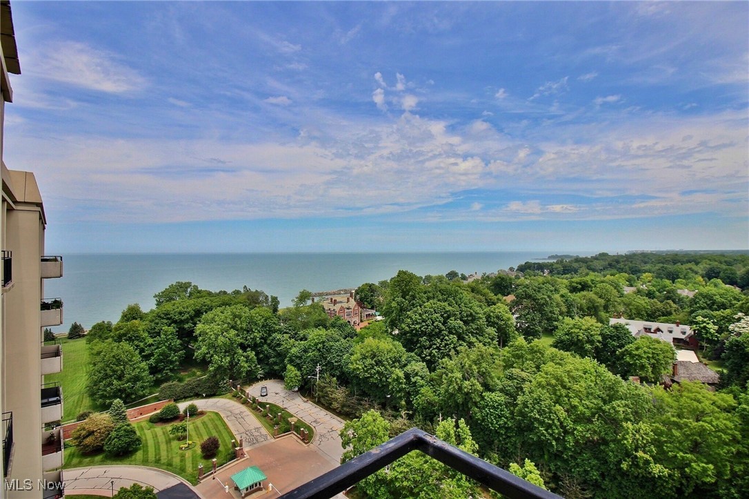 One Bratenahl Place Condo - Residential