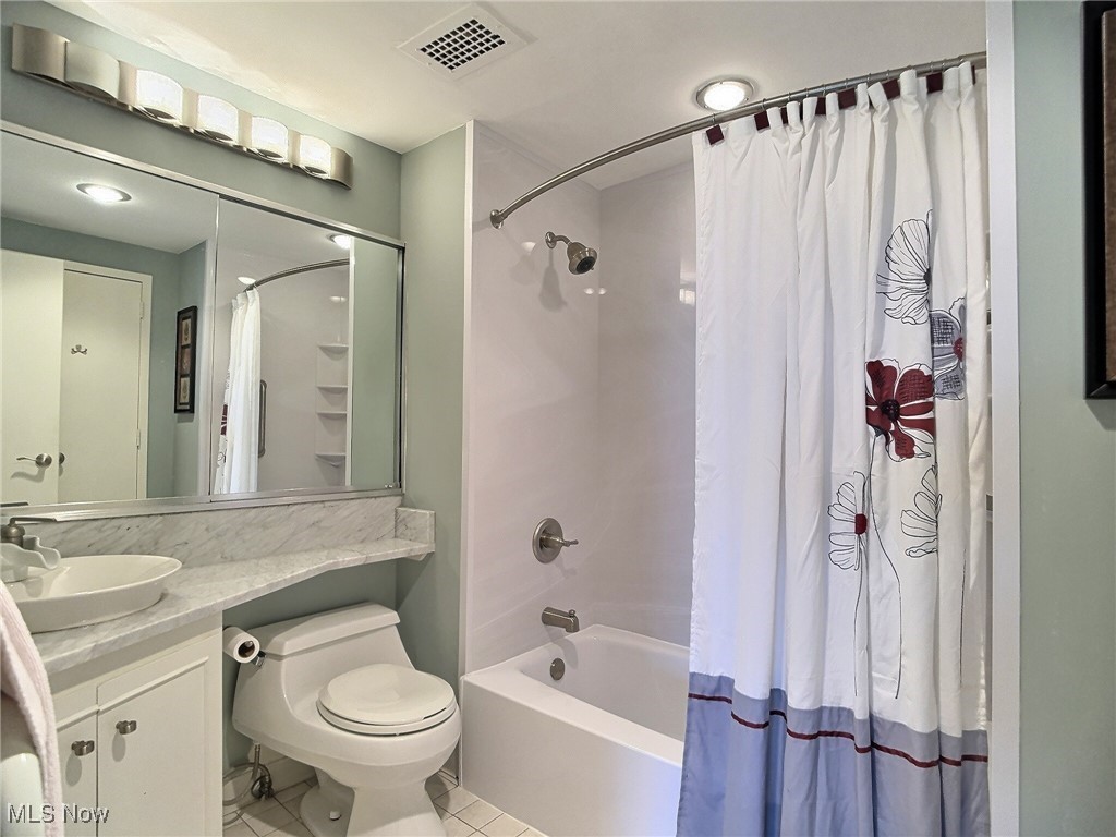 One Bratenahl Place Condo - Residential