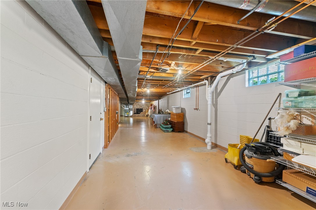 Hamilton Lake Manor #3 - Residential