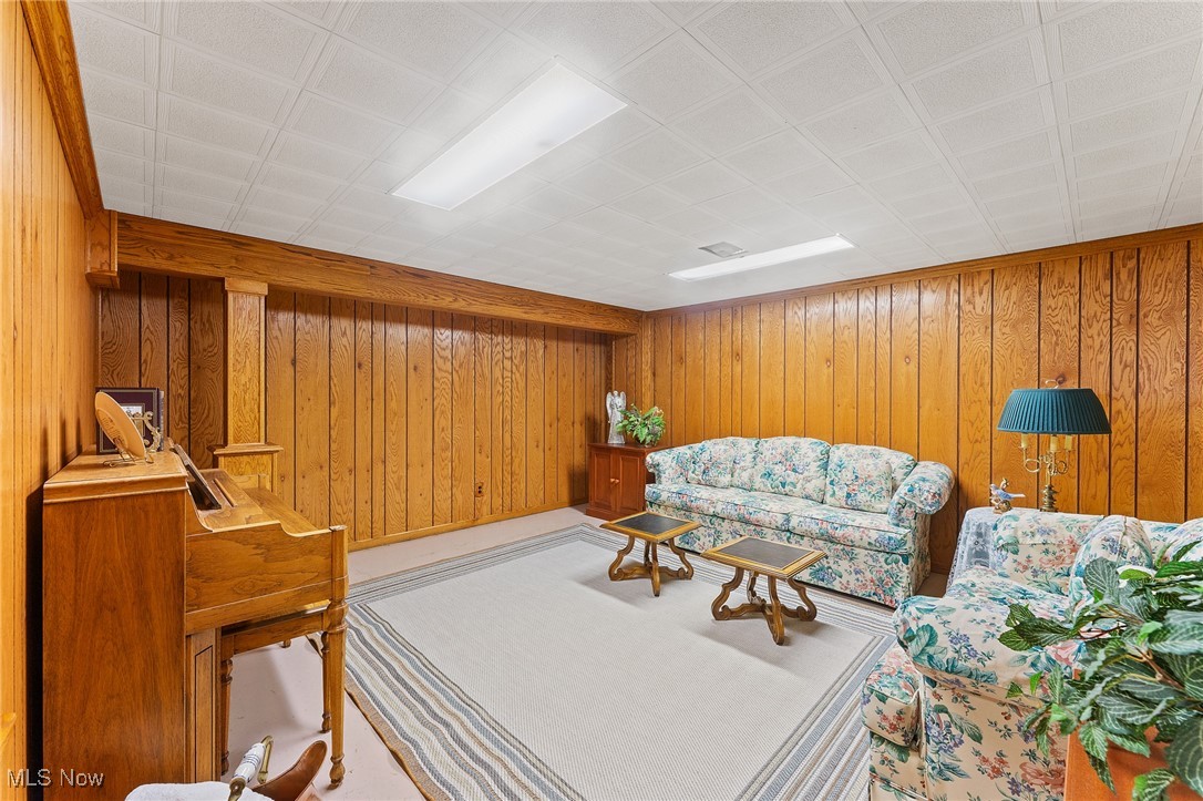 Hamilton Lake Manor #3 - Residential