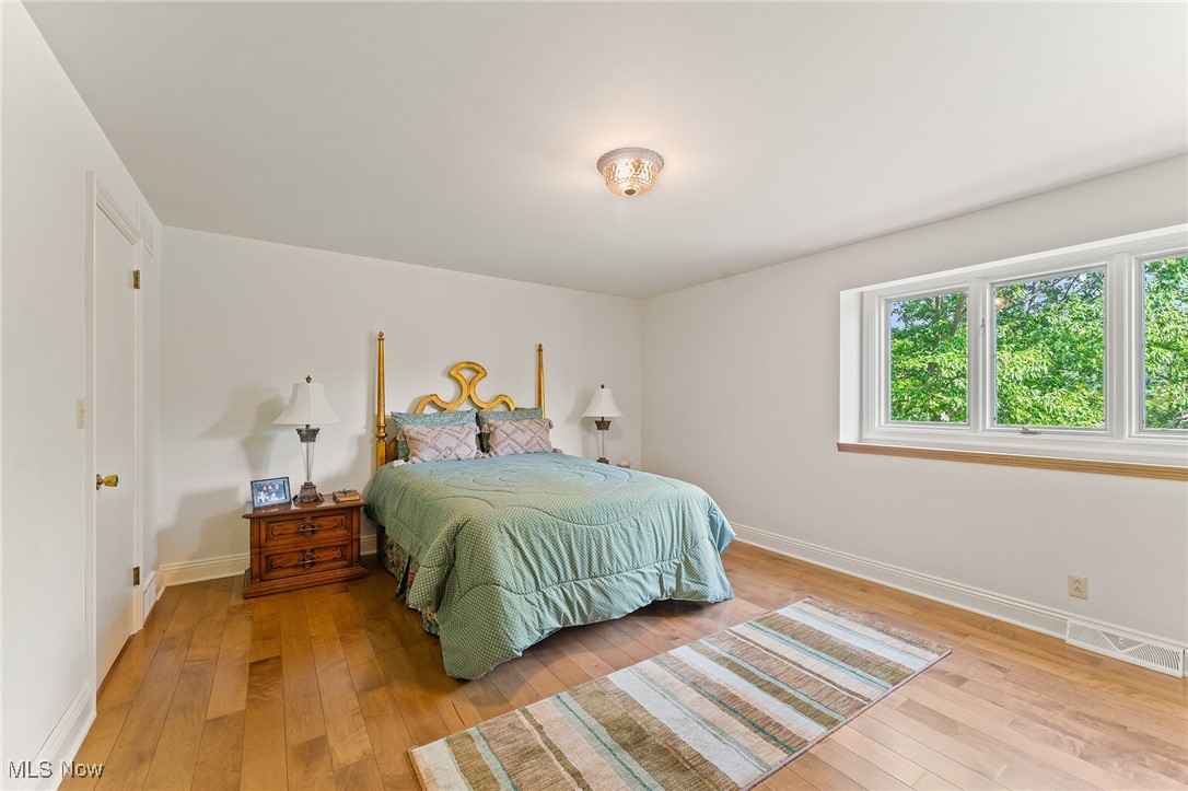 Hamilton Lake Manor #3 - Residential