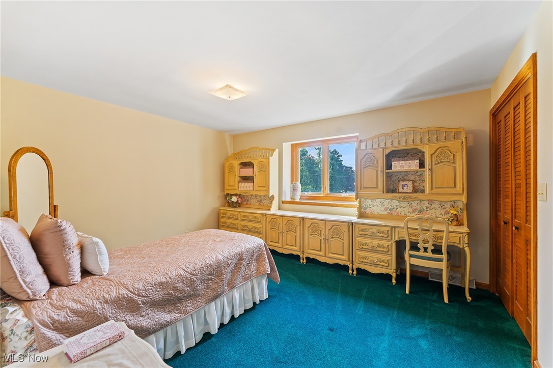 Hamilton Lake Manor #3 - Residential