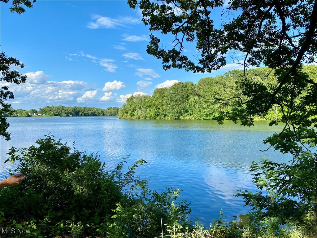 Hamilton Lake Manor #3 - Residential