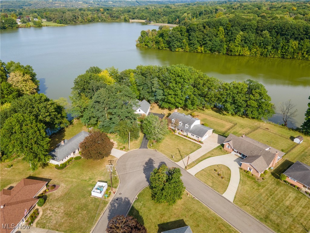 Hamilton Lake Manor #3 - Residential