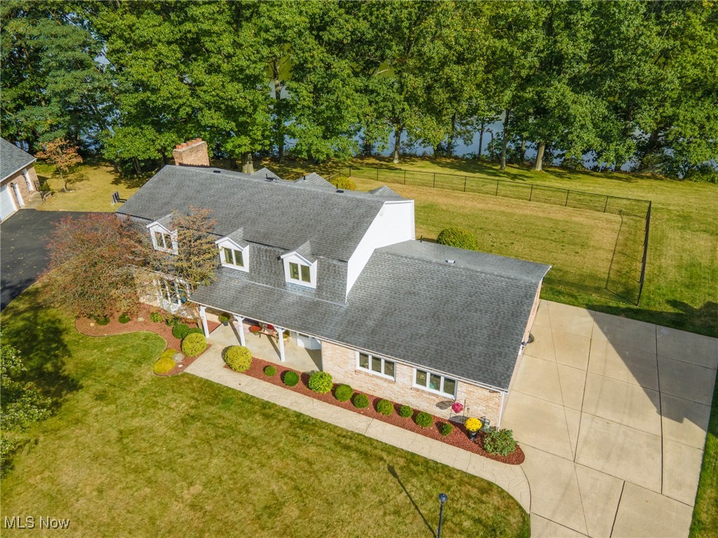 Hamilton Lake Manor #3 - Residential