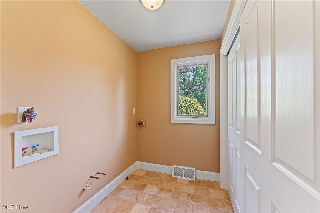 Hamilton Lake Manor #3 - Residential