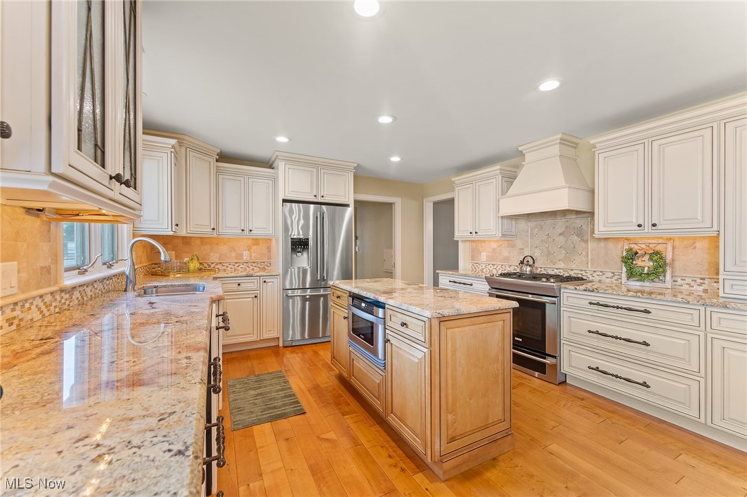 Hamilton Lake Manor #3 - Residential