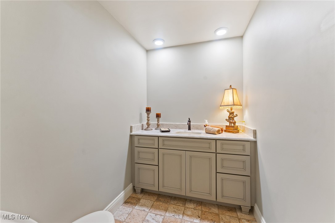 Hamilton Lake Manor #3 - Residential