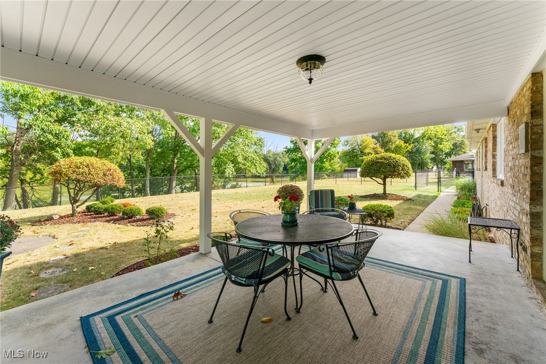 Hamilton Lake Manor #3 - Residential