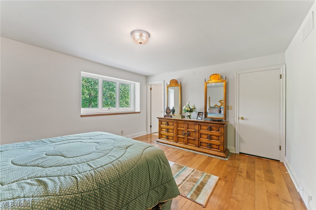 Hamilton Lake Manor #3 - Residential