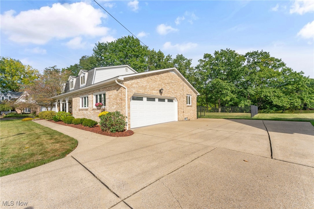 Hamilton Lake Manor #3 - Residential