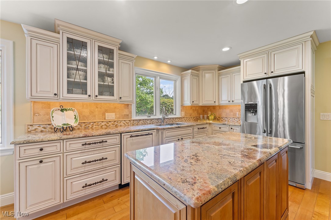 Hamilton Lake Manor #3 - Residential