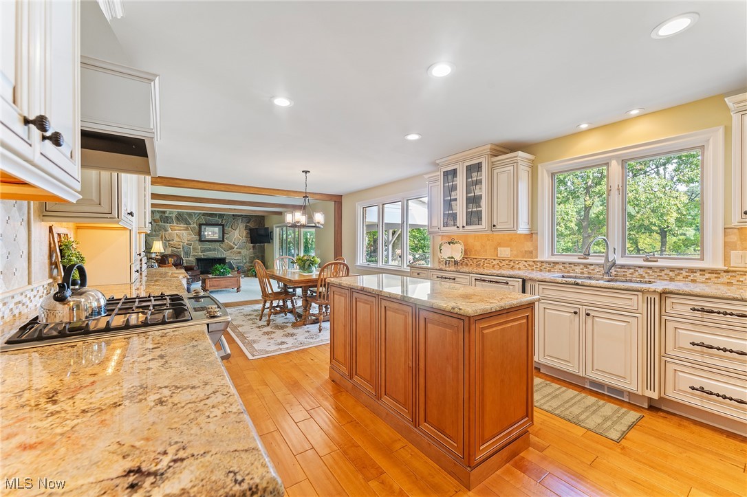 Hamilton Lake Manor #3 - Residential