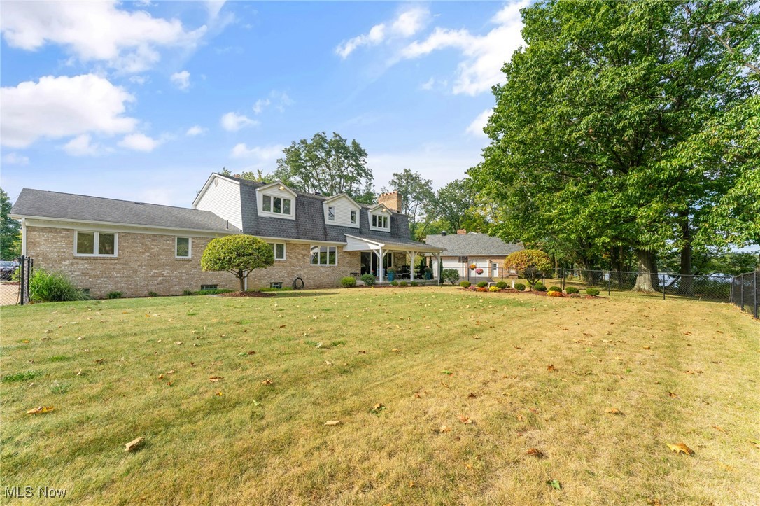 Hamilton Lake Manor #3 - Residential