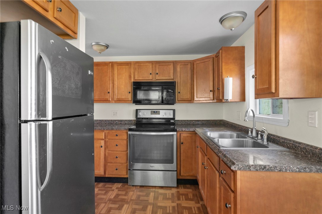 4765 Valley Hills Drive, Ravenna, Ohio image 3