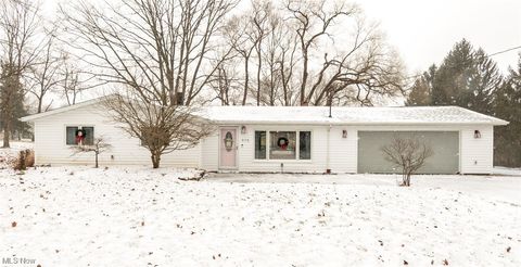 Photo of 975 Colony Drive, Aurora, OH 44202 (MLS # 5178538)