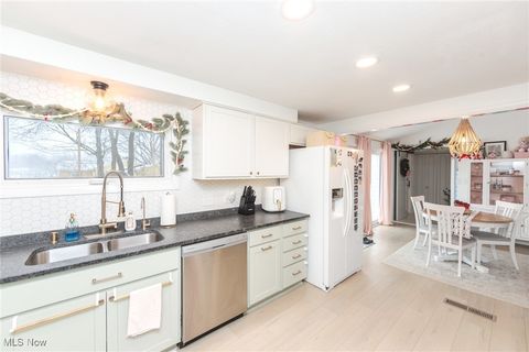 Tiny photo for 975 Colony Drive, Aurora, OH 44202 (MLS # 5178538)