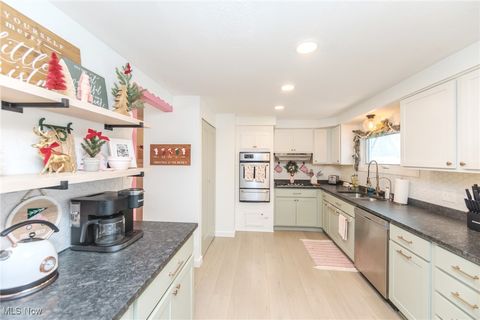 Tiny photo for 975 Colony Drive, Aurora, OH 44202 (MLS # 5178538)