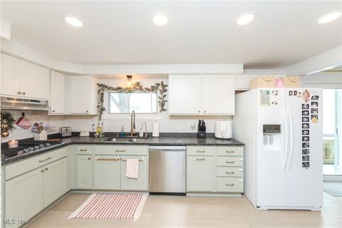 Tiny photo for 975 Colony Drive, Aurora, OH 44202 (MLS # 5178538)