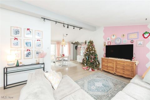 Tiny photo for 975 Colony Drive, Aurora, OH 44202 (MLS # 5178538)