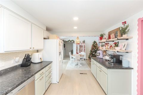 Tiny photo for 975 Colony Drive, Aurora, OH 44202 (MLS # 5178538)