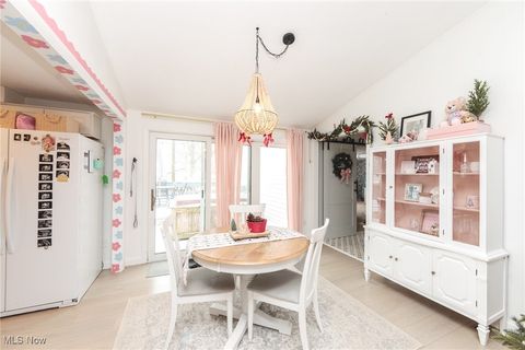 Tiny photo for 975 Colony Drive, Aurora, OH 44202 (MLS # 5178538)