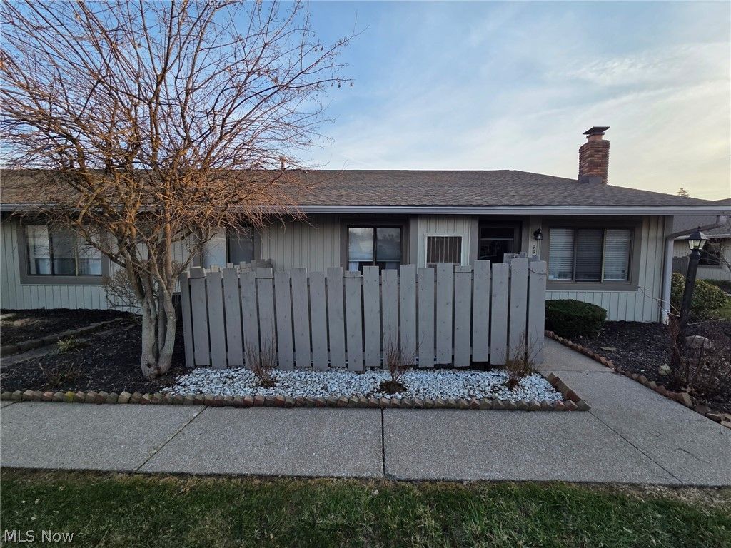 Photo of 951 Kirkwall Drive, Akron, OH 44321 (MLS # 5193943)