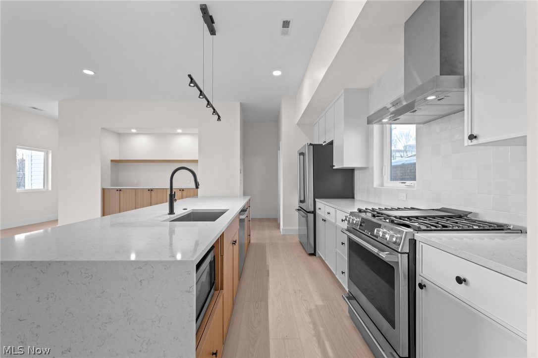 Burik Luxury Townhomes - Residential