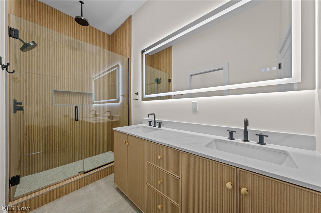 Burik Luxury Townhomes - Residential