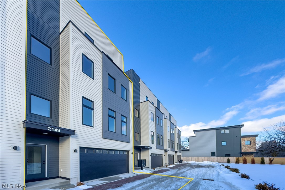 Burik Luxury Townhomes - Residential